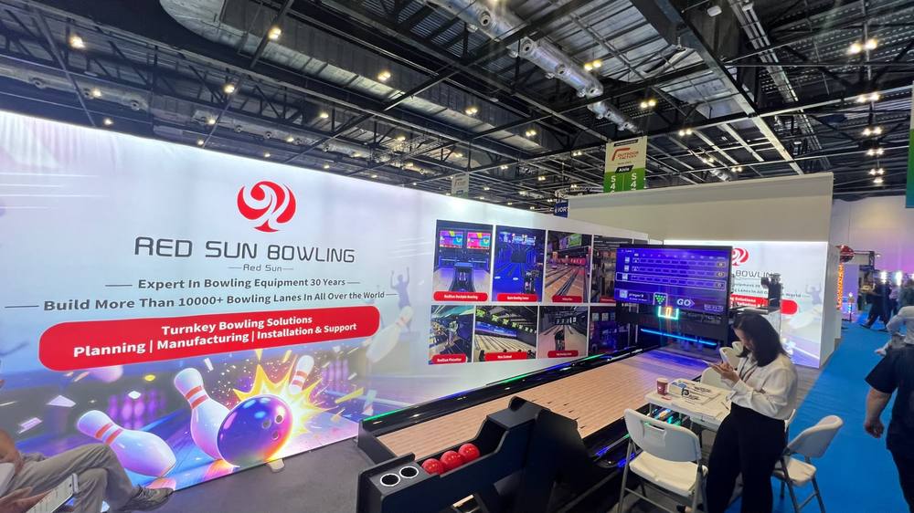 Red Sun Bowling booth